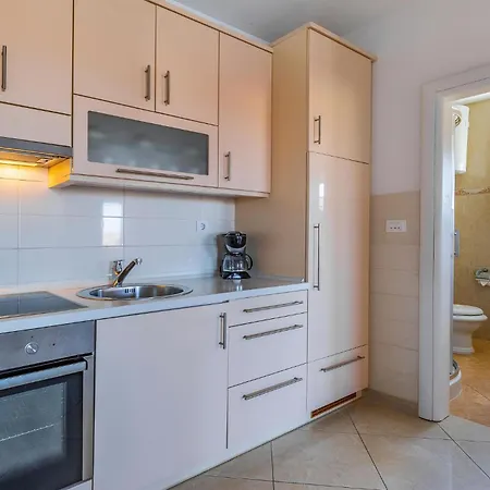 Cozy In With Kitchen Apartmán *