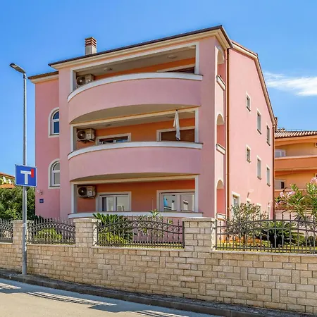 1 Bedroom Cozy In Medulin