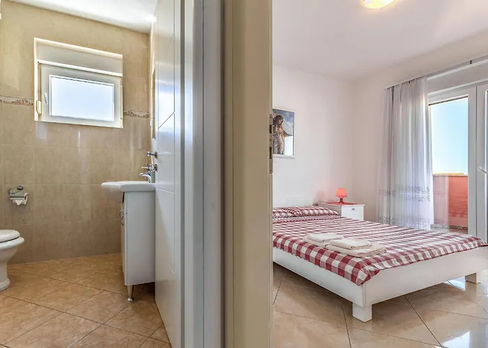 1 Bedroom Cozy In Appartement